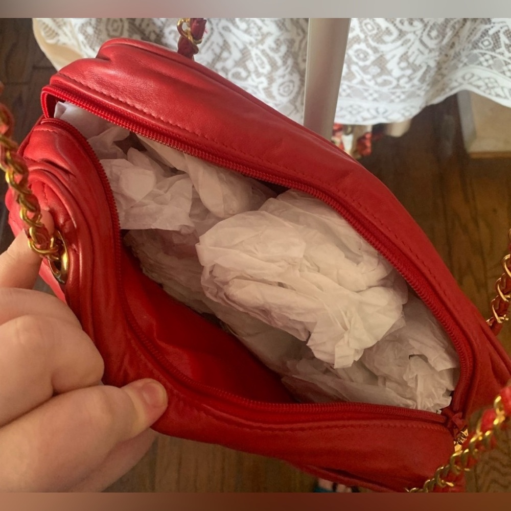 Quilted genuine leather red purse with matching heels - Picture 10 of 12